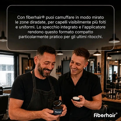 Barbiere e cliente soddisfatto che mostrano fiberhair®, la polvere per camuffare le zone diradate