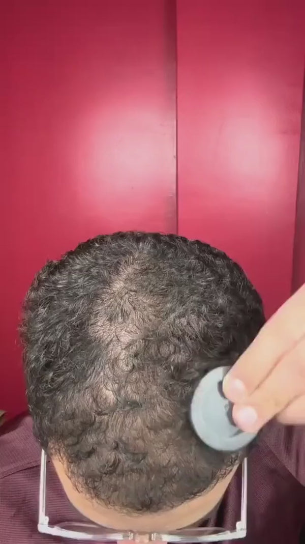 Poudre capillaire et poudre camoufle-racines fiberhair dans leur boîte avec miroir intégré et applicateur doux